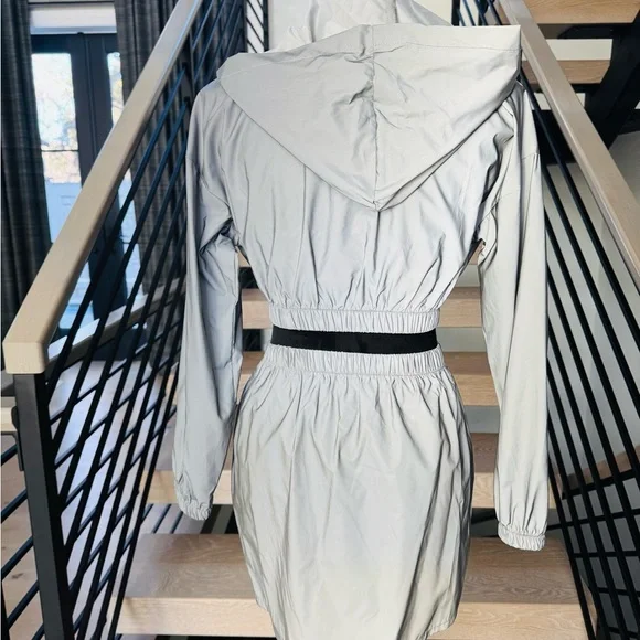 Stylish Silver Reflective Women's Skirt Set - Picture 6 of 6